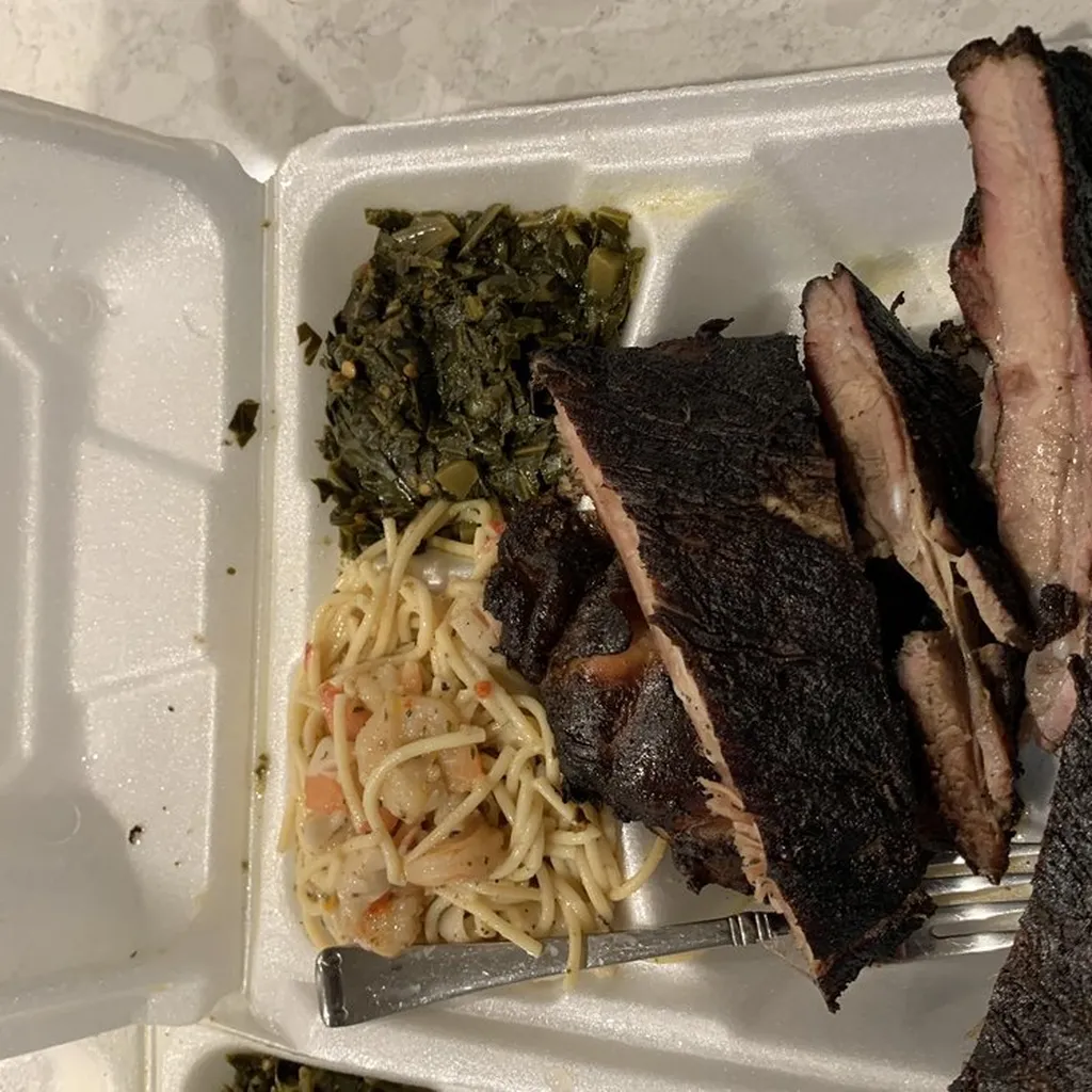 BBQ platter with mac and cheese and smoked meat